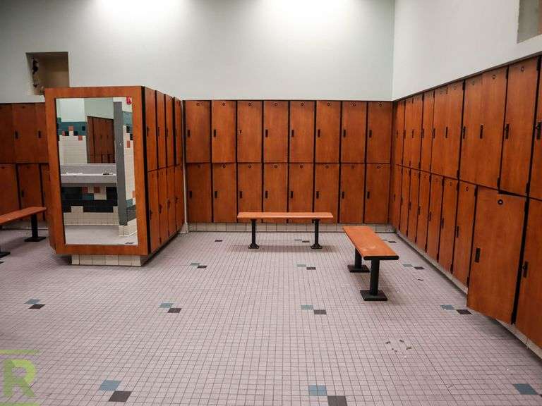 Lockers And Benches - Roller Auctions