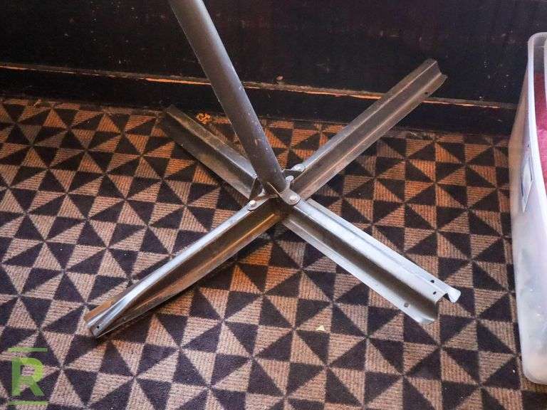 Patio Umbrella - Roller Auctions