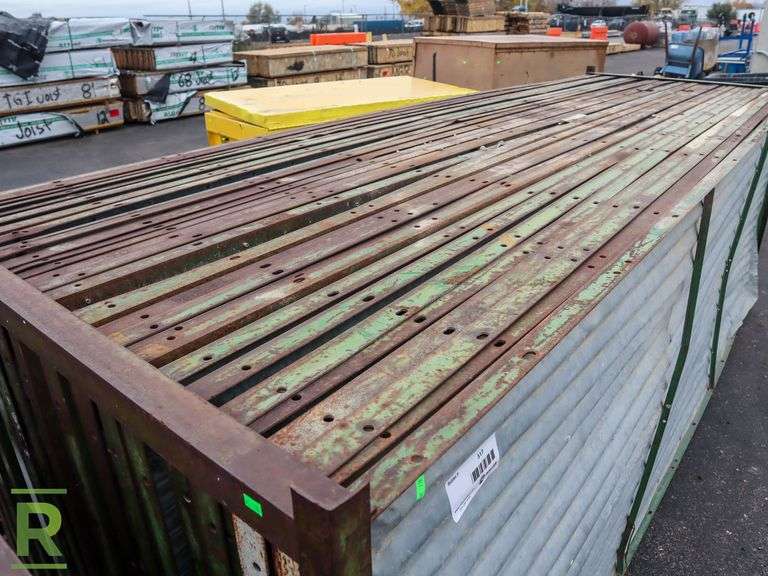 Bunk Of (30) 4' x 12' Metal Framed/Plastic Siding Units - Roller Auctions