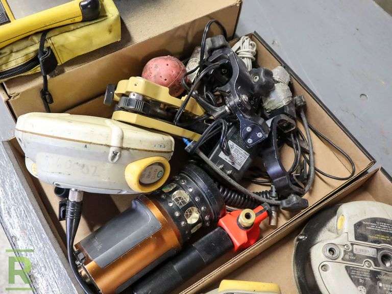 (2) Trays Of Radio Modules and Gas Detectors - Roller Auctions
