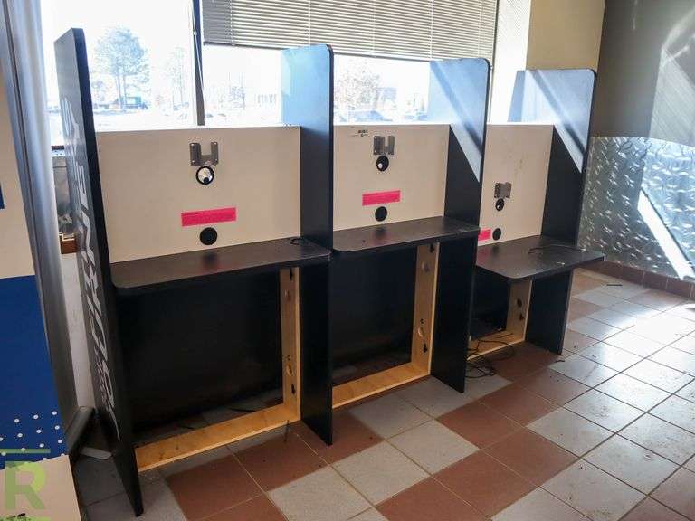 3-Section Kiosk - Roller Auctions