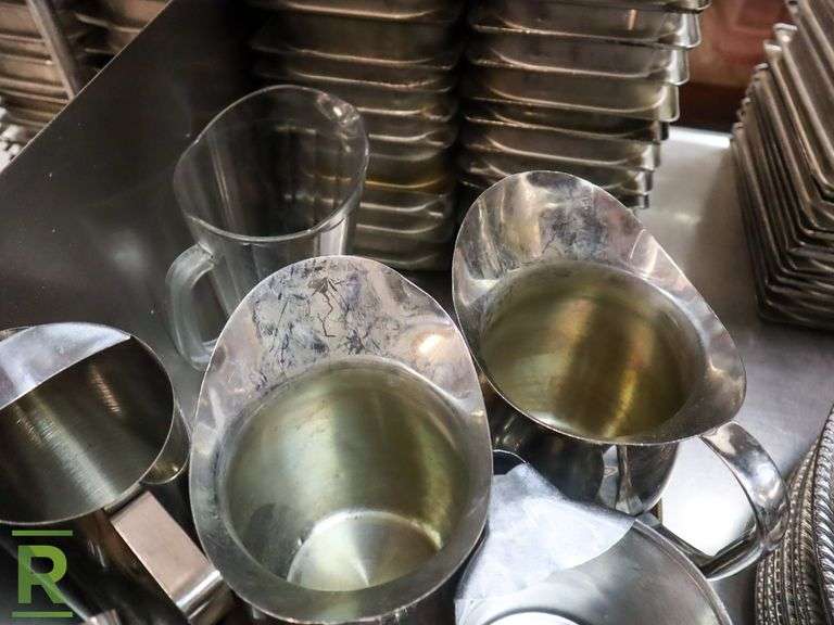 Tray Of Pitchers - Roller Auctions