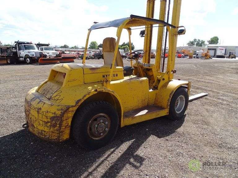 HYSTER Gas Forklift, 2Stage Mast, Dual Pneumatic Tires, No Brakes