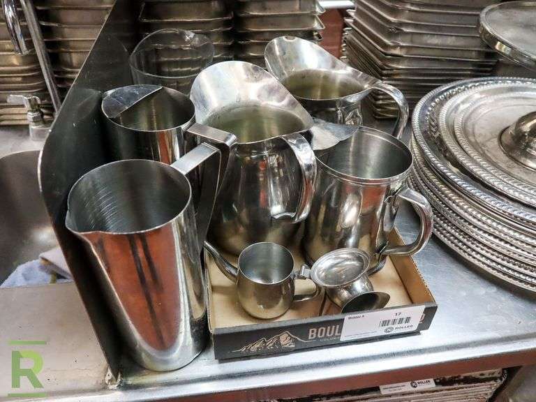 Tray Of Pitchers - Roller Auctions