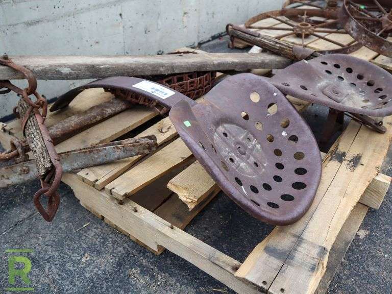 Pallet Of Tractor Seats & Lawn Art - Roller Auctions