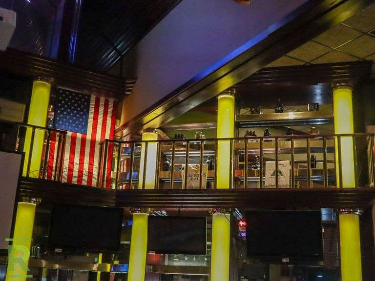 Flag & Decorations - Roller Auctions