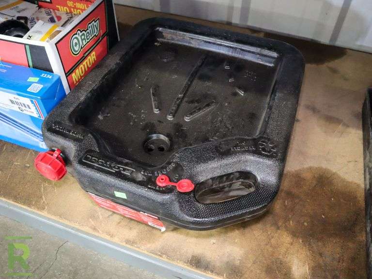 Lincoln Grease Gun, Oil Pan and Oil Filters - Roller Auctions