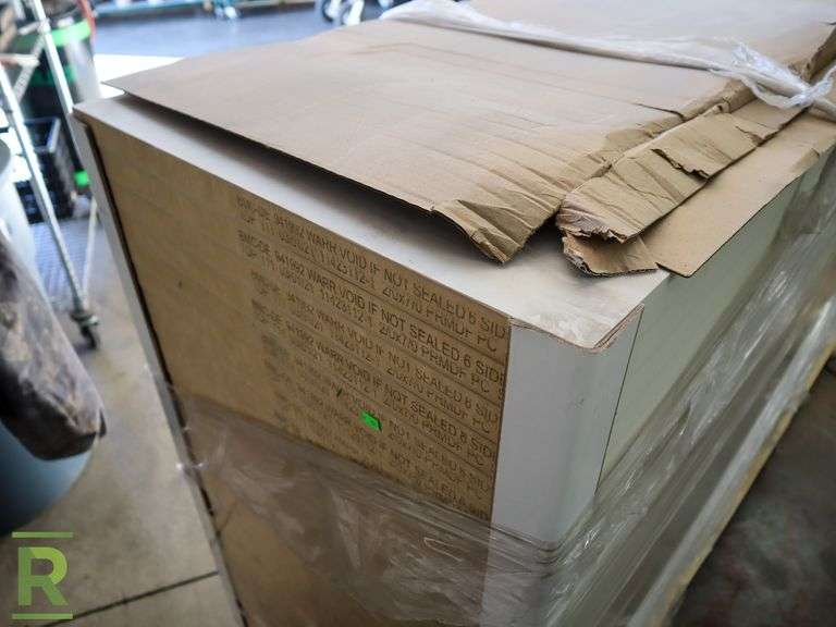 Pallet of Slab Doors, 84" x 24" - Roller Auctions