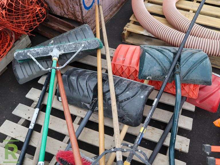 Pallet Of Shovels & Brooms - Roller Auctions