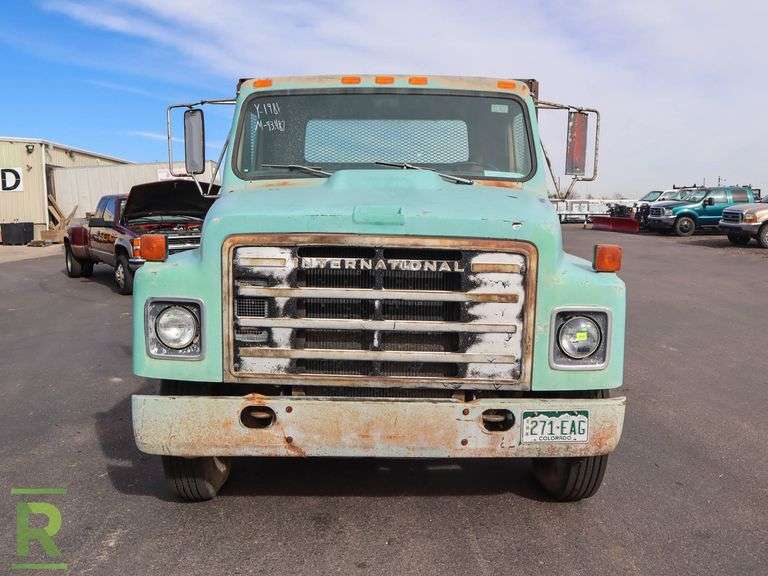 1981 International Harvester 1754 RWD Flatbed Truck - Roller Auctions