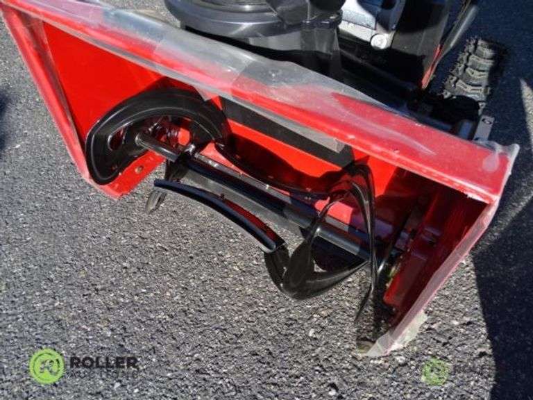 Toro 36003 Snowmaster 824QXE Snow Thrower, 252CC Gas Engine Roller