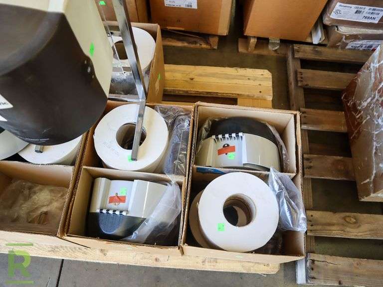 (5) Georgia Pacific Toilet Paper Dispensers With Towel Dispenser - Roller Auctions