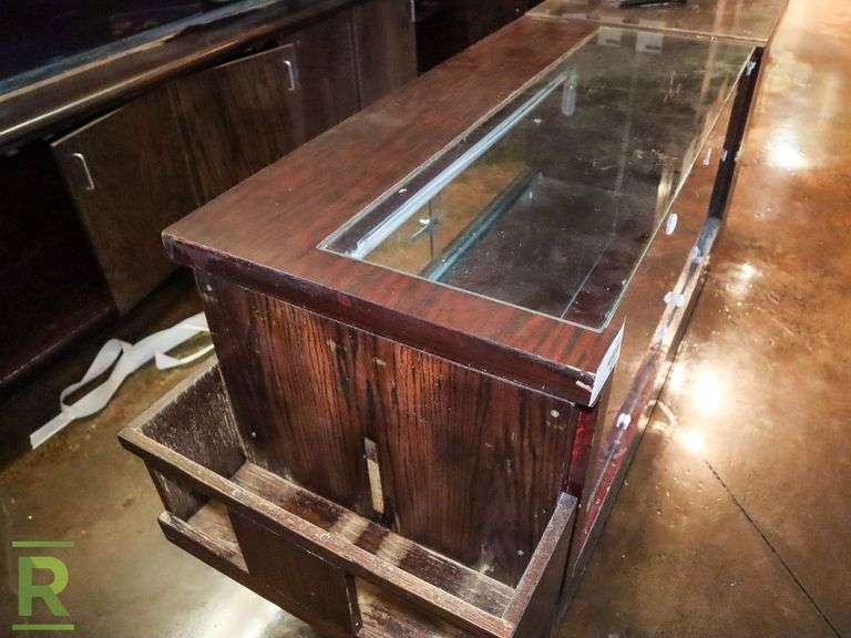 Display Case, 24" x 72" - Roller Auctions