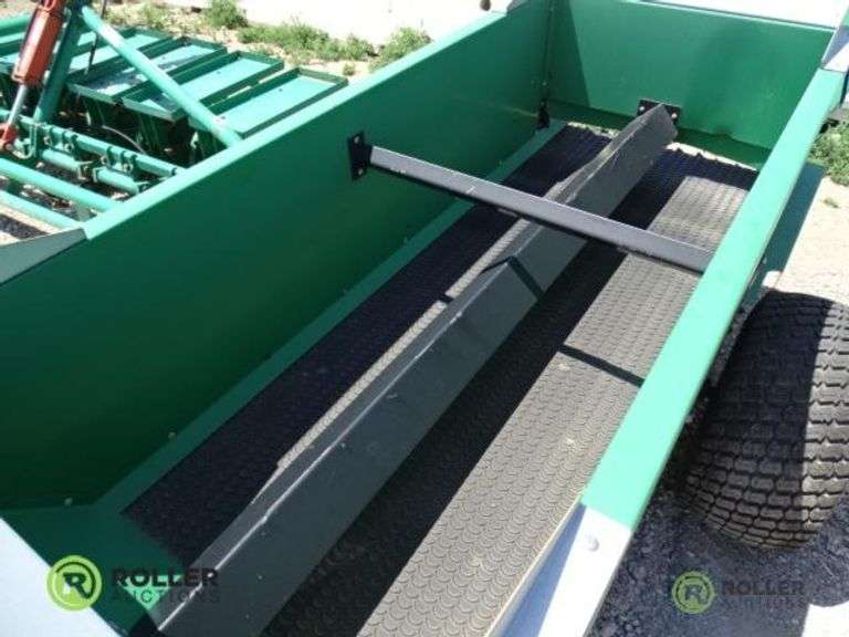 Earth and Turf 320 Pull Behind Multispread Topdresser Roller Auctions