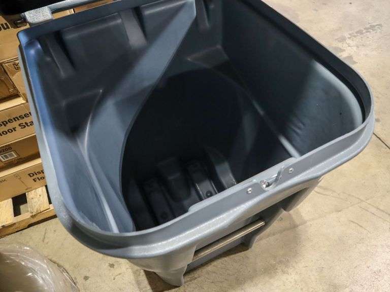Rubbermaid Locking Trash Receptacle - Roller Auctions
