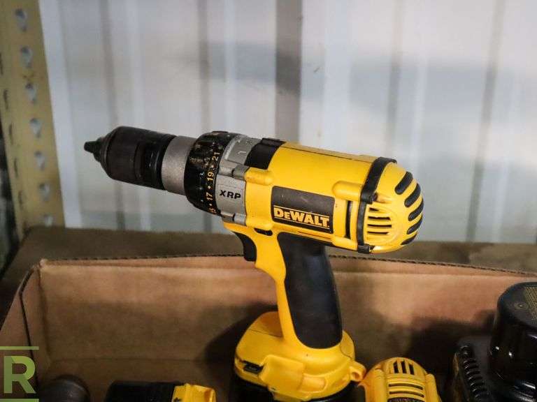 (2) DeWalt DC980 and DC940 Cordless Drills, (2) Batteries and (2
