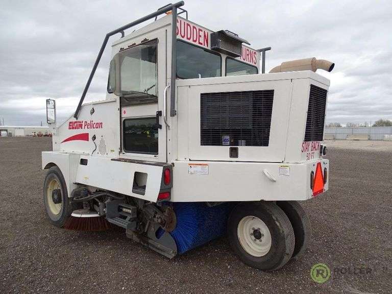 2006 ELGIN PELICAN Street Sweeper, Dual Gutter Brooms, 4Cylinder