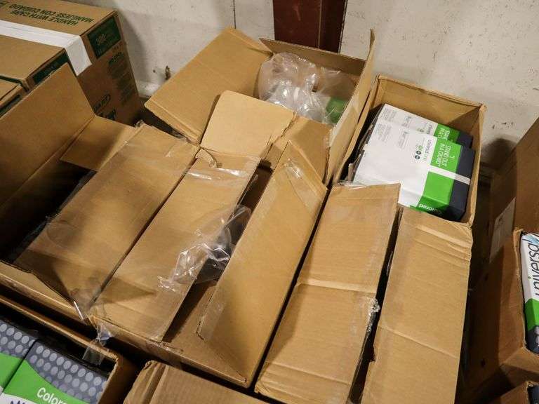 Pallet Of Universal Colored Copy Paper, Blue, 8.5" x 11" - Roller Auctions