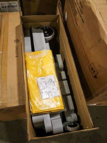 (3) Utility Carts 3485478 - Roller Auctions