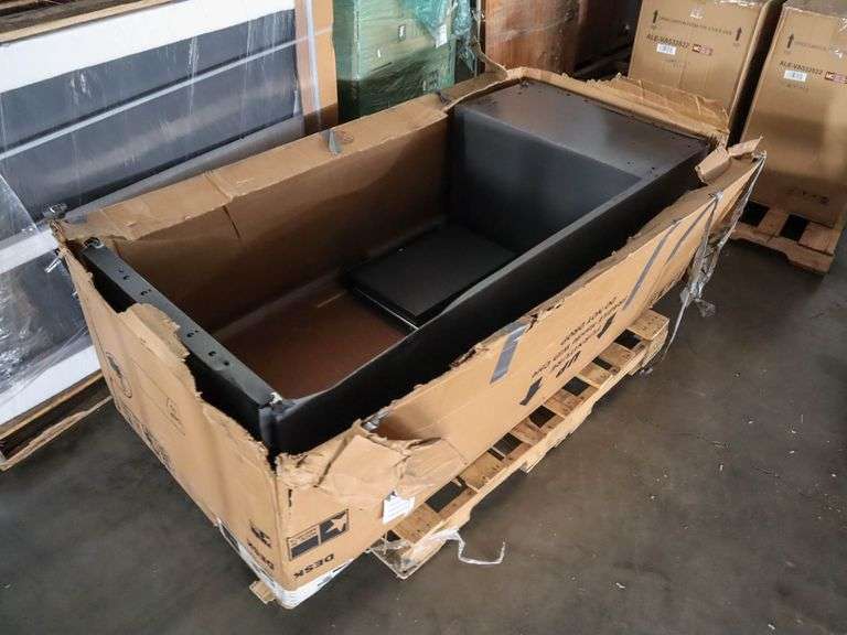 (8) Pallets Of Damaged Merchandise - Roller Auctions