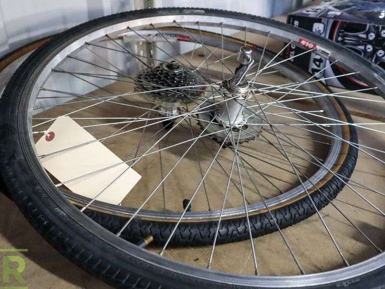 (2) Vida 700X 38 80PSI Bike Tires Roller Auctions