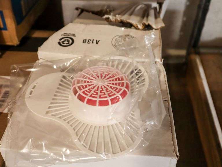 Toilet Seat Covers And Urinal Screens - Roller Auctions