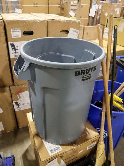 Rubbermaid Recycle Bins, Trash Can, Square Top Lid And Brooms - Roller Auctions