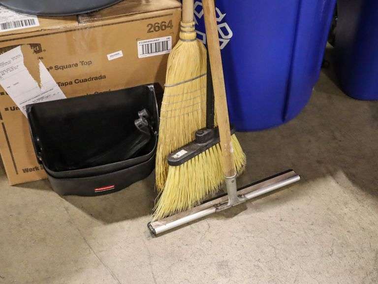 Rubbermaid Recycle Bins, Trash Can, Square Top Lid And Brooms - Roller Auctions