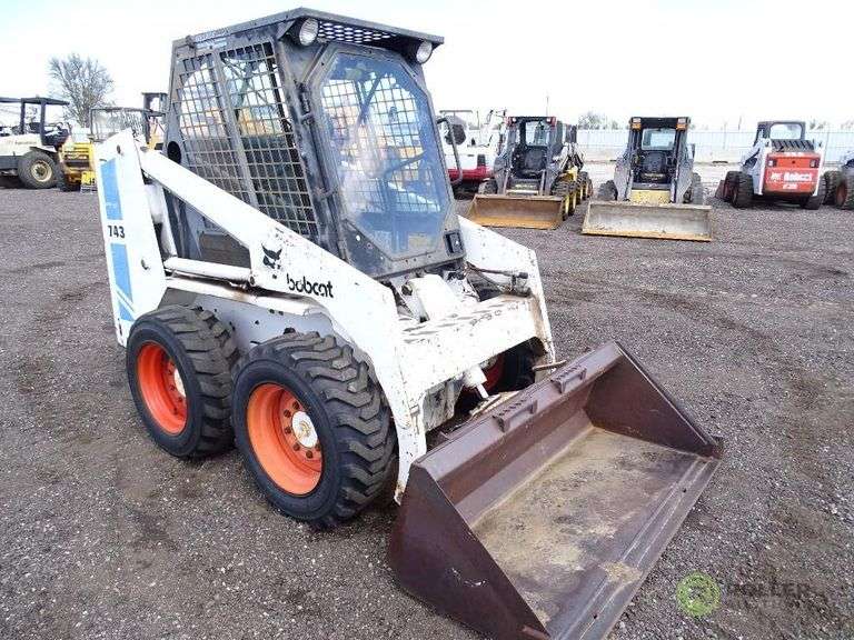 Bobcat 743 Skid Steer Loader, Auxiliary Hydraulics, Enclosed Cab, 60in