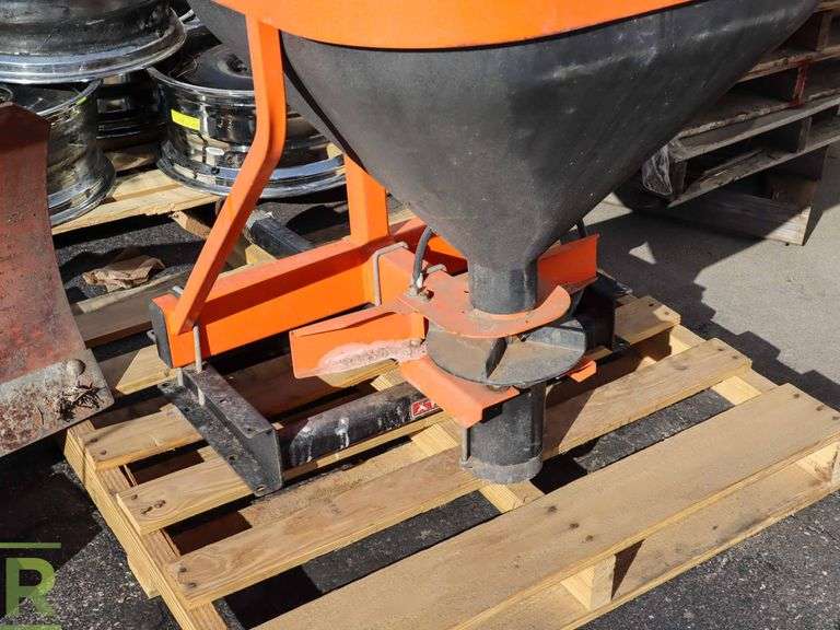 Salt Dogg TG01B Hitch Mount Spreader Roller Auctions
