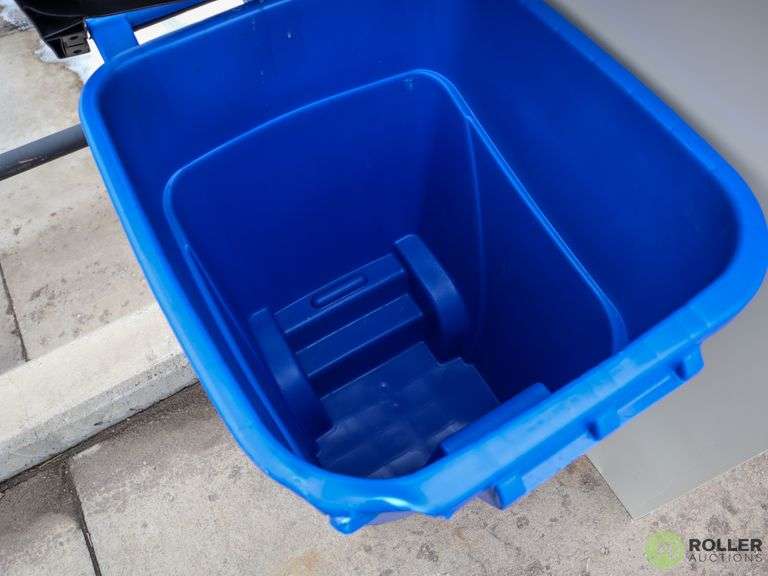 Rubbermaid Recycle Bin (Broken Lid) Roller Auctions