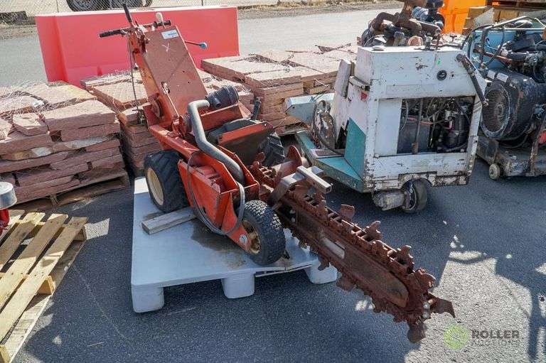 Ditch Witch 1010 W / R Walk Behind Trencher, Gas (Inoperable) - Roller