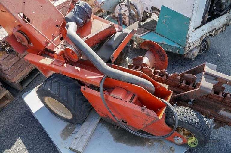 Ditch Witch 1010 W / R Walk Behind Trencher, Gas (Inoperable) - Roller