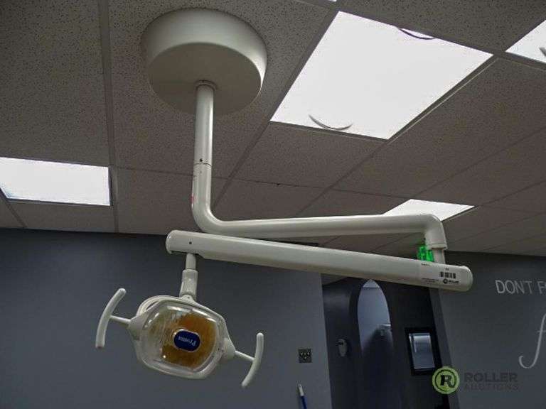Proma Adjustable Dental Light With Ceiling Mount Roller Auctions