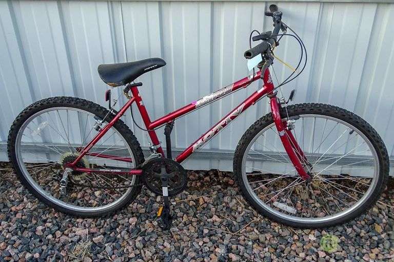 Motiv Tahoe and Giant Awesome Rigid Frame Mountain Bikes Roller Auctions