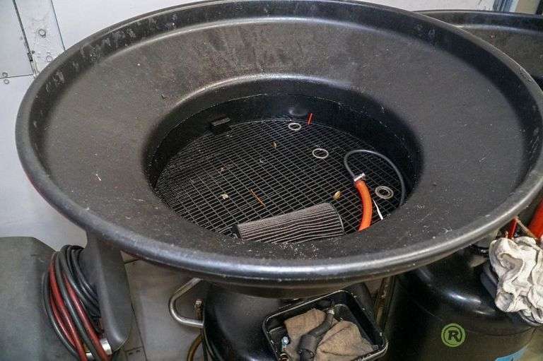 Graco 1119577 Oil Ace Oil Drain Collector on Casters Roller Auctions