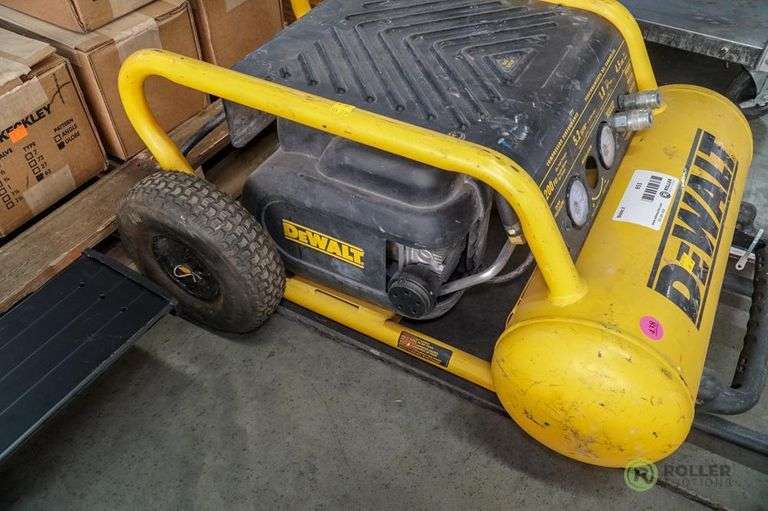 DeWalt D55146 Electric Portable Air Compressor, 4.5Gallon, 200PSI Roller Auctions