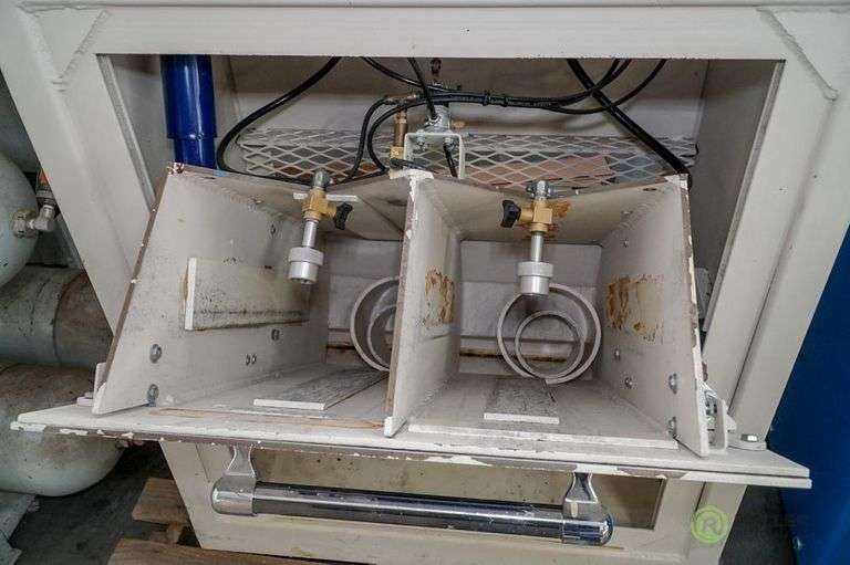 Bauer K1412, CFS25 Breathing Air Compressor and Fill Station Roller