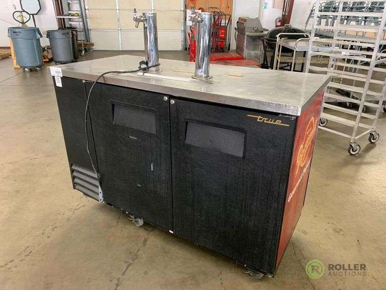 True TDD2 59in 2Door Double Tap Refrigerated Kegerator Beer Dispenser