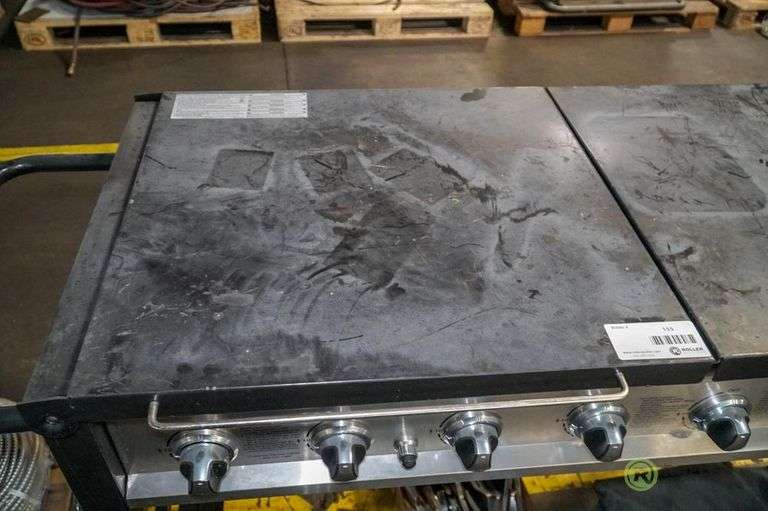 Bakers & Chefs ST1017012939 8Burner Grill With Stand on Casters and