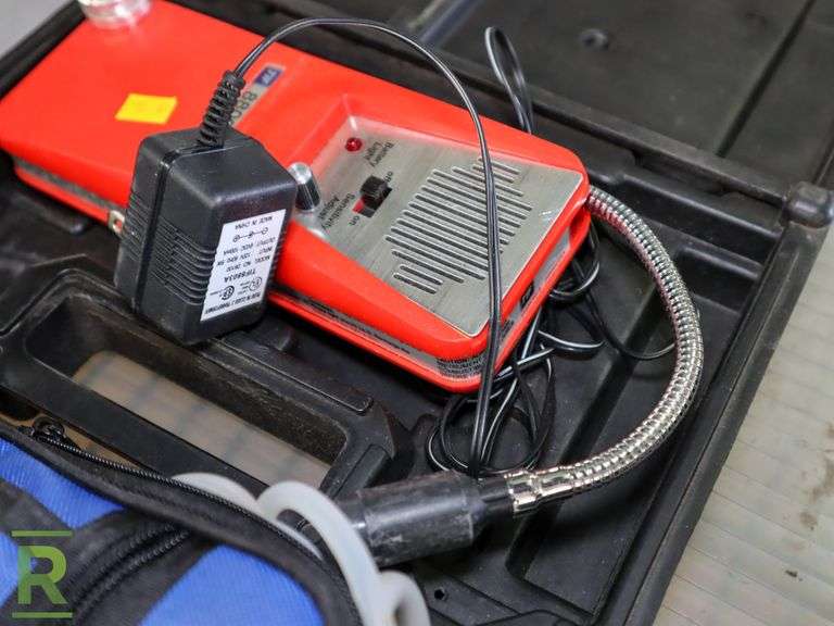 TIF 8800 Combustible Gas Detector and Field Piece SDMN6 Manometer