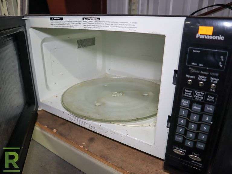 Panasonic and Magic Chef Microwaves Roller Auctions