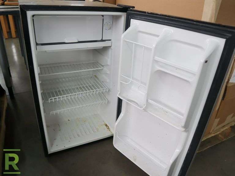 Magic Chef MCBR360S Mini Fridge Roller Auctions