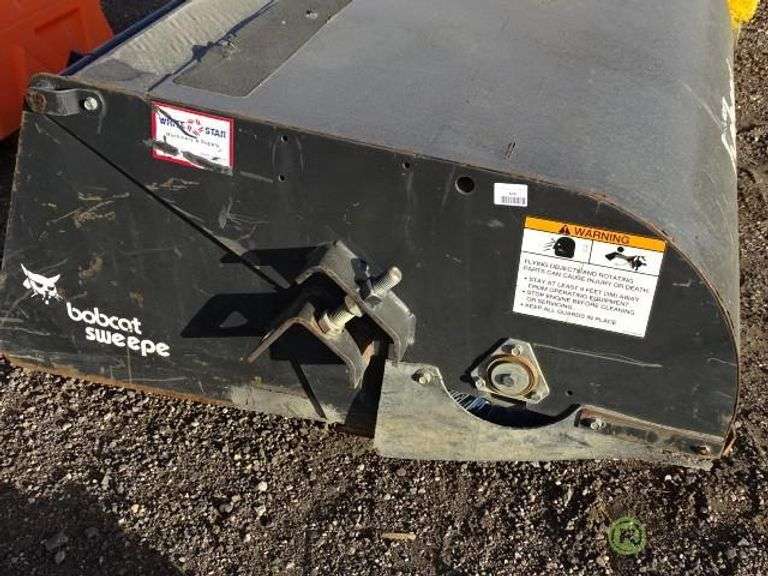 Bobcat 60in Hydraulic Broom Attachment To Fit Skid Steer Loader