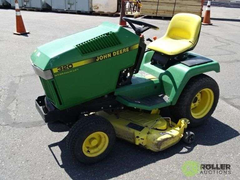 John Deere 320 Garden Tractor, 2Cylinder Gas Engine, Hydrostatic Transmission, 48in Mower Deck