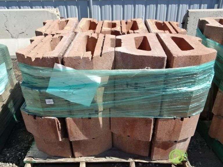 Pallet of (32) Retaining Wall Blocks Roller Auctions