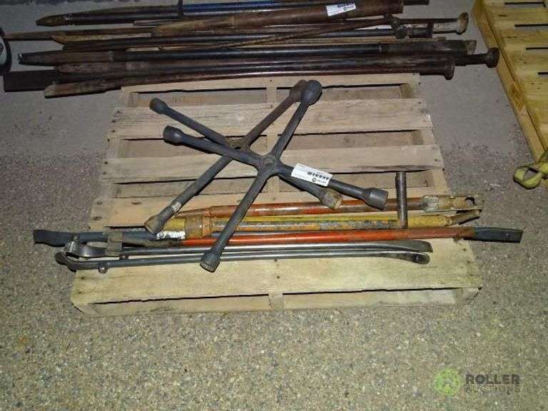 Ratcheting Winch Bars, Pry Bars and 4Way Lug Wrench Roller Auctions
