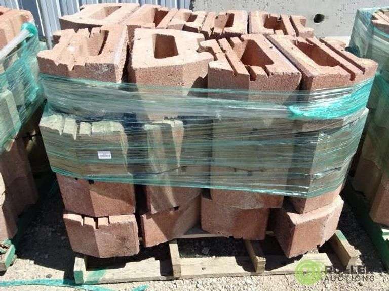 Pallet of (32) Retaining Wall Blocks Roller Auctions