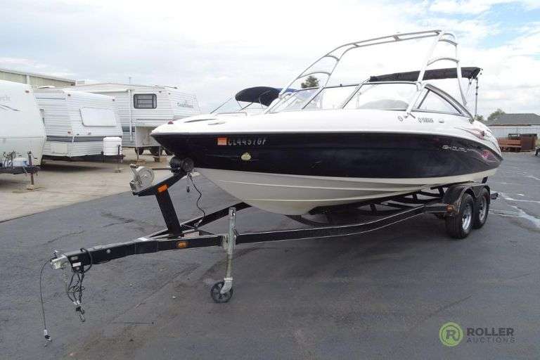 2005 Yamaha AR230 Jetboat, 320 HP Twin 4Stroke, Fuel Injected, Wake