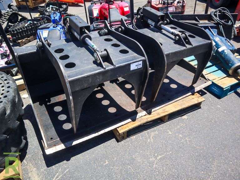 72" Hydraulic Grapple Bucket to Fit Skid Steer, Needs New Hoses